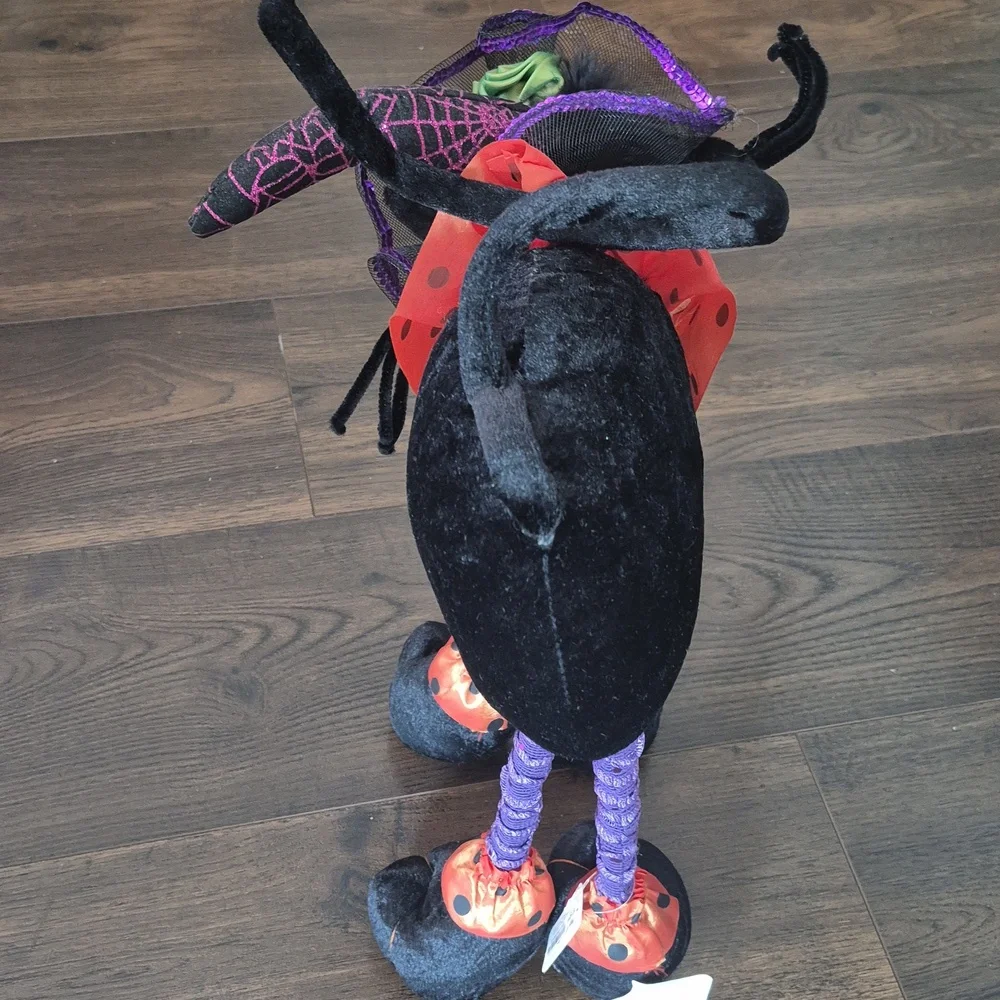 Pier 1 Halloween Cat With Weighted Feet And Dangling Spiders. RARE Find.